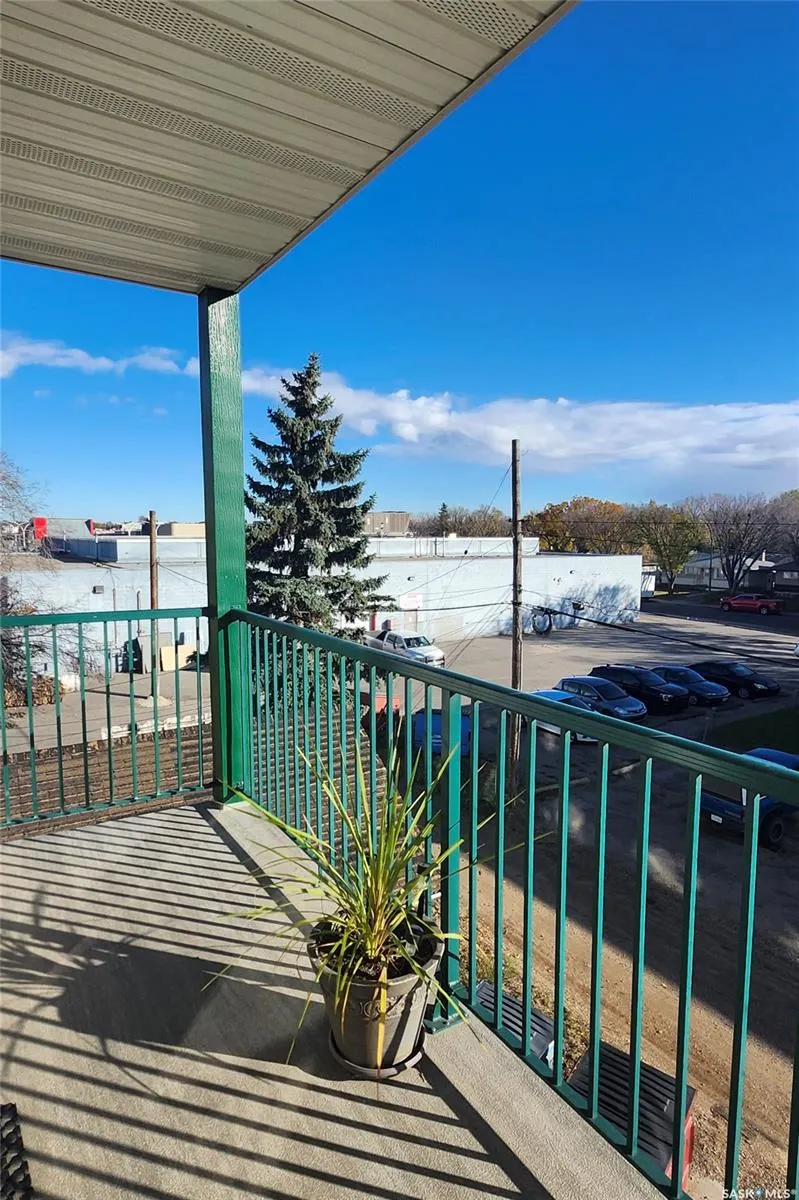205 McIntyre STREET N, #302
