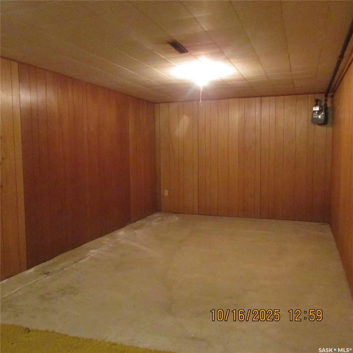 406 Chickney AVENUE