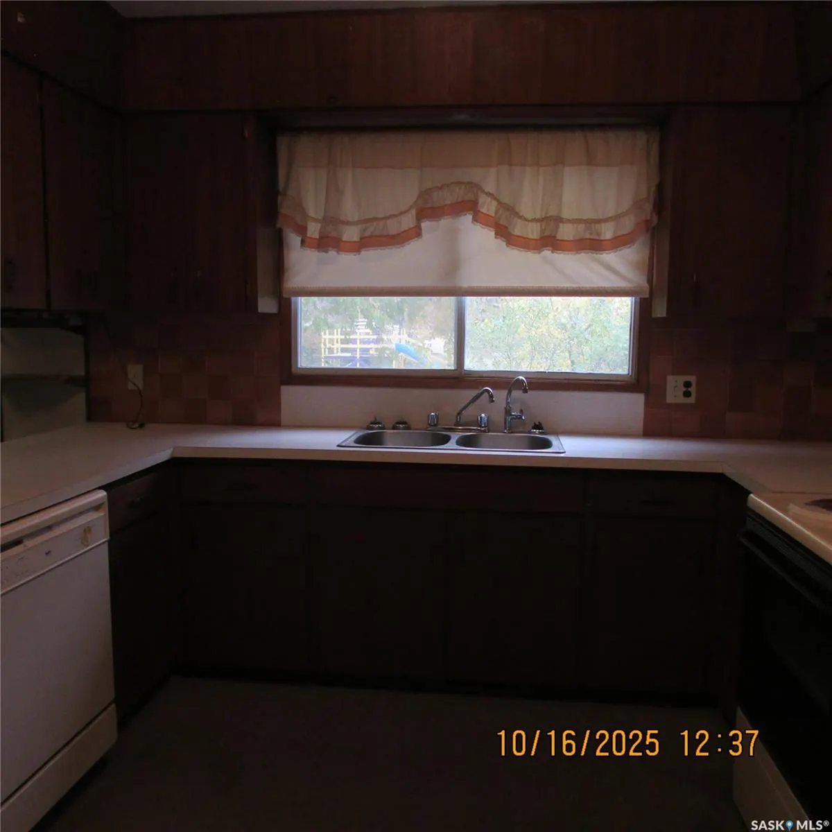406 Chickney AVENUE