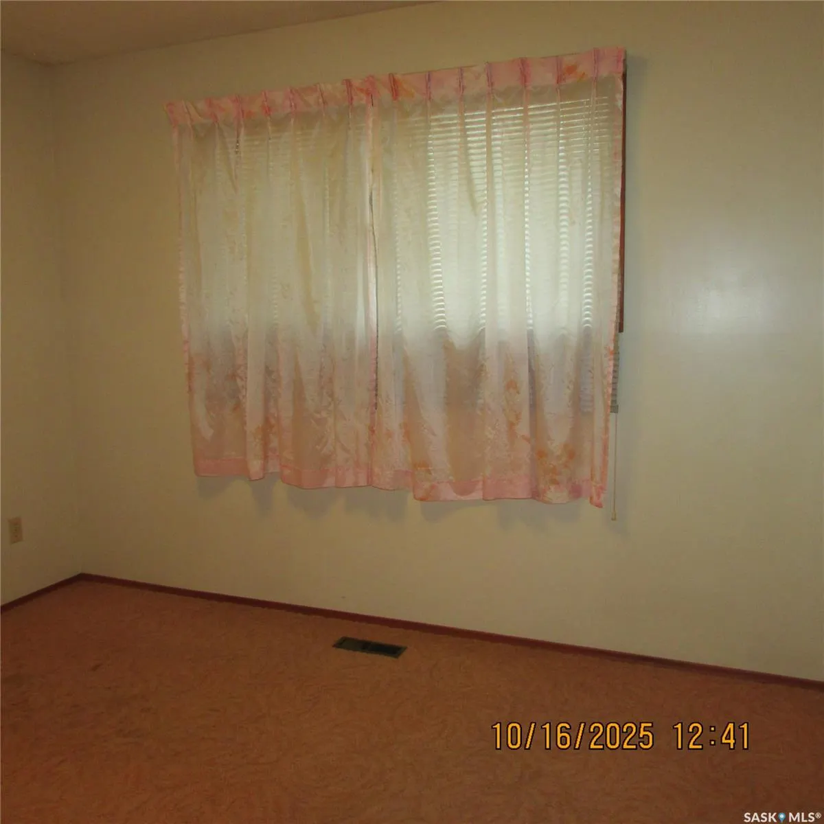 406 Chickney AVENUE