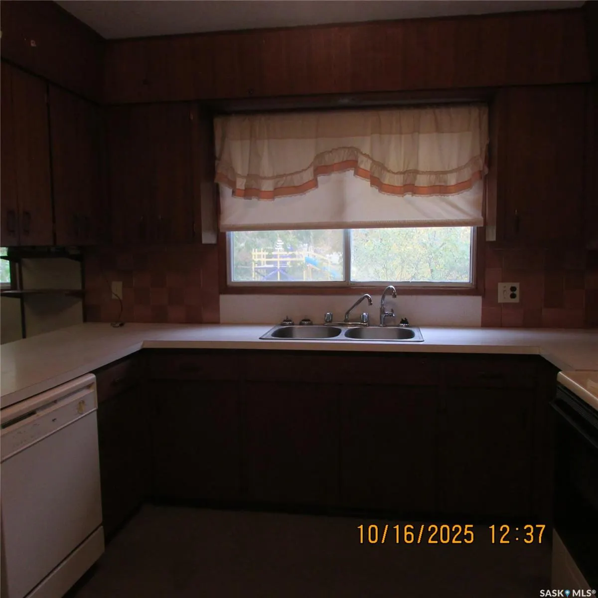 406 Chickney AVENUE