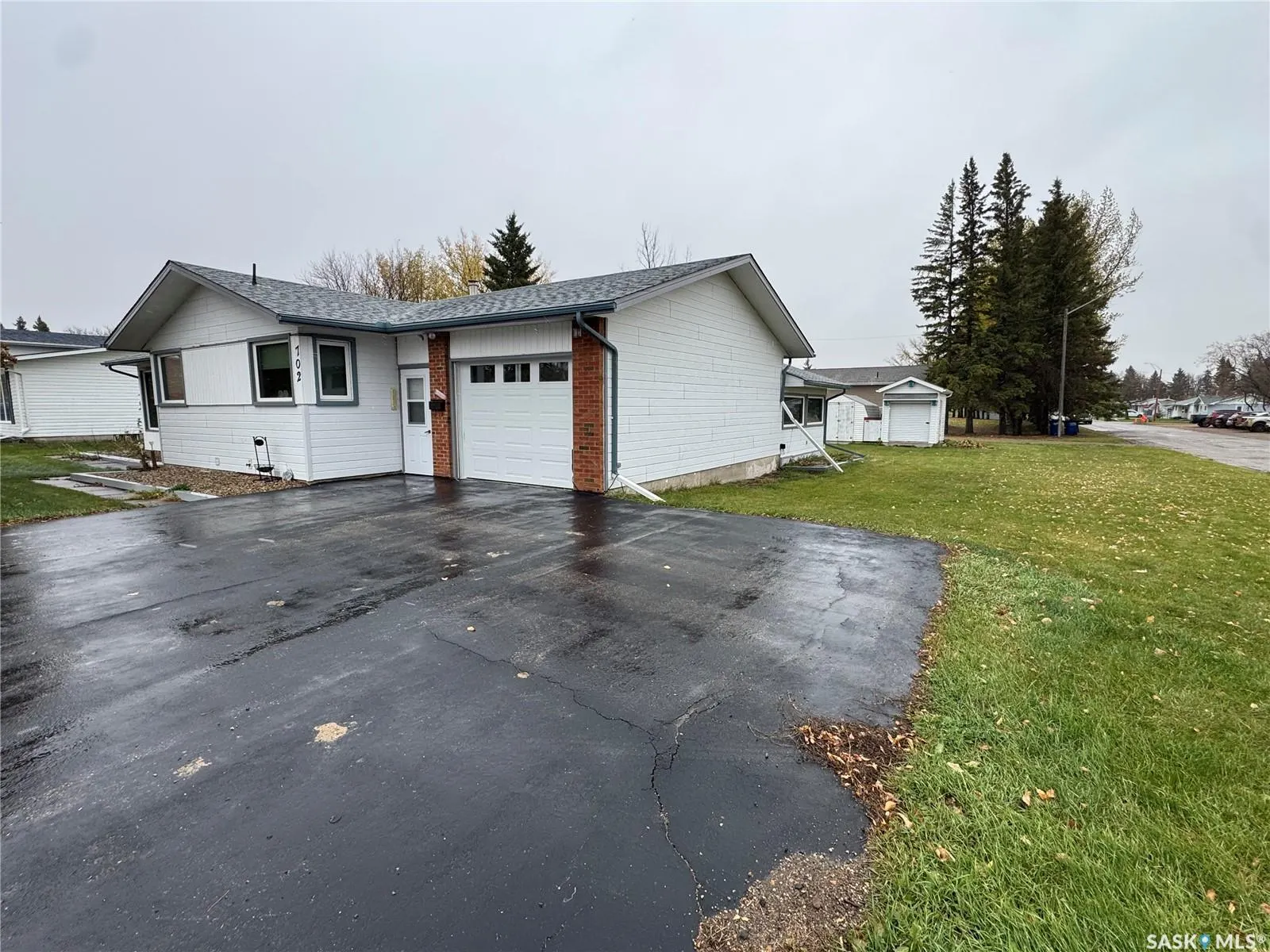 702 Portage AVENUE