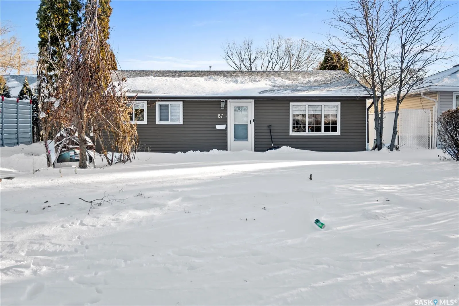 87 Robinson CRESCENT