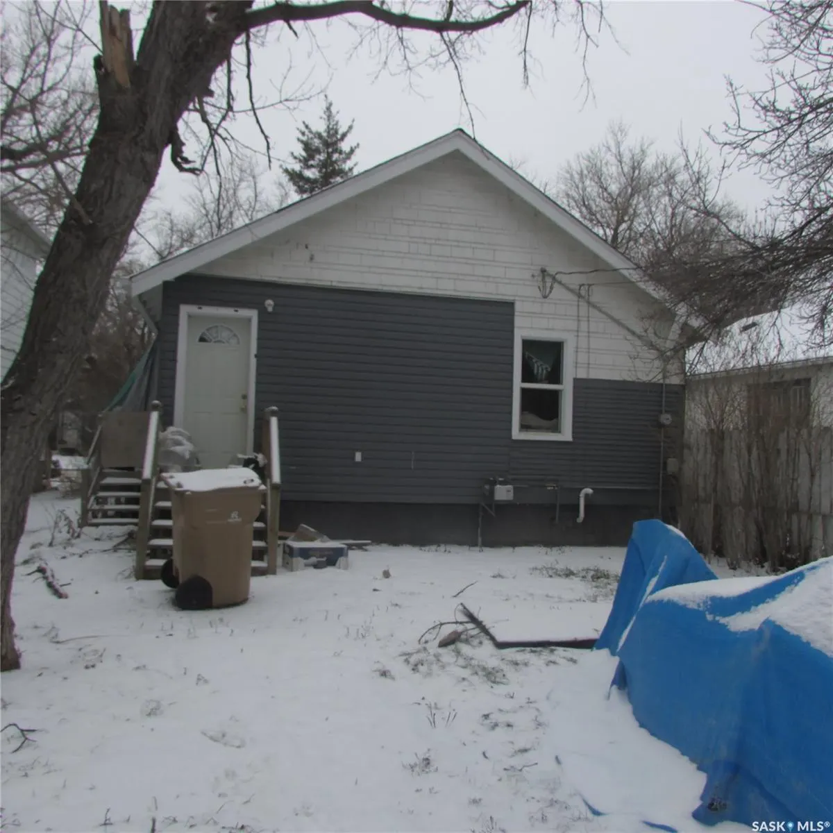 1437 Elphinstone STREET