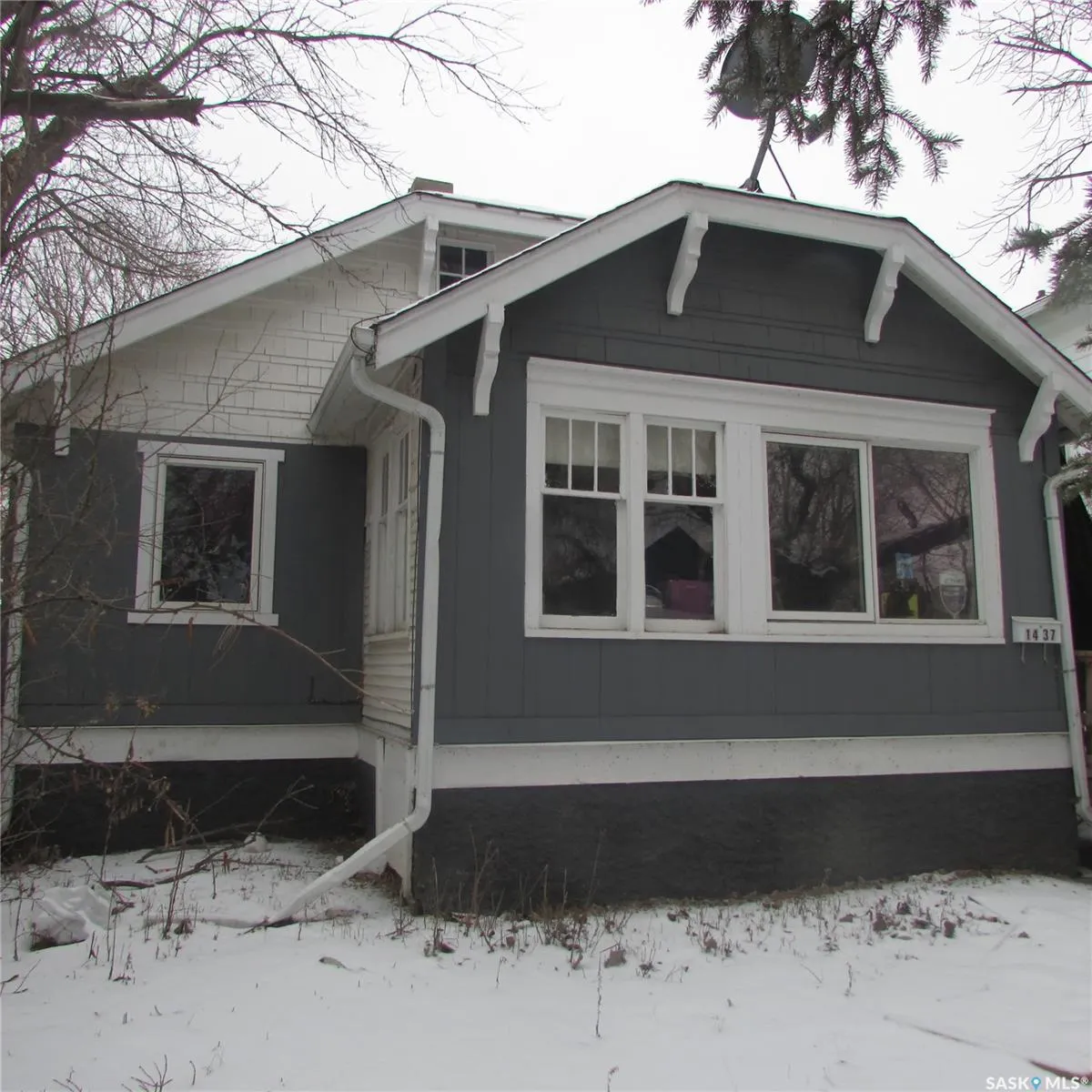 1437 Elphinstone STREET