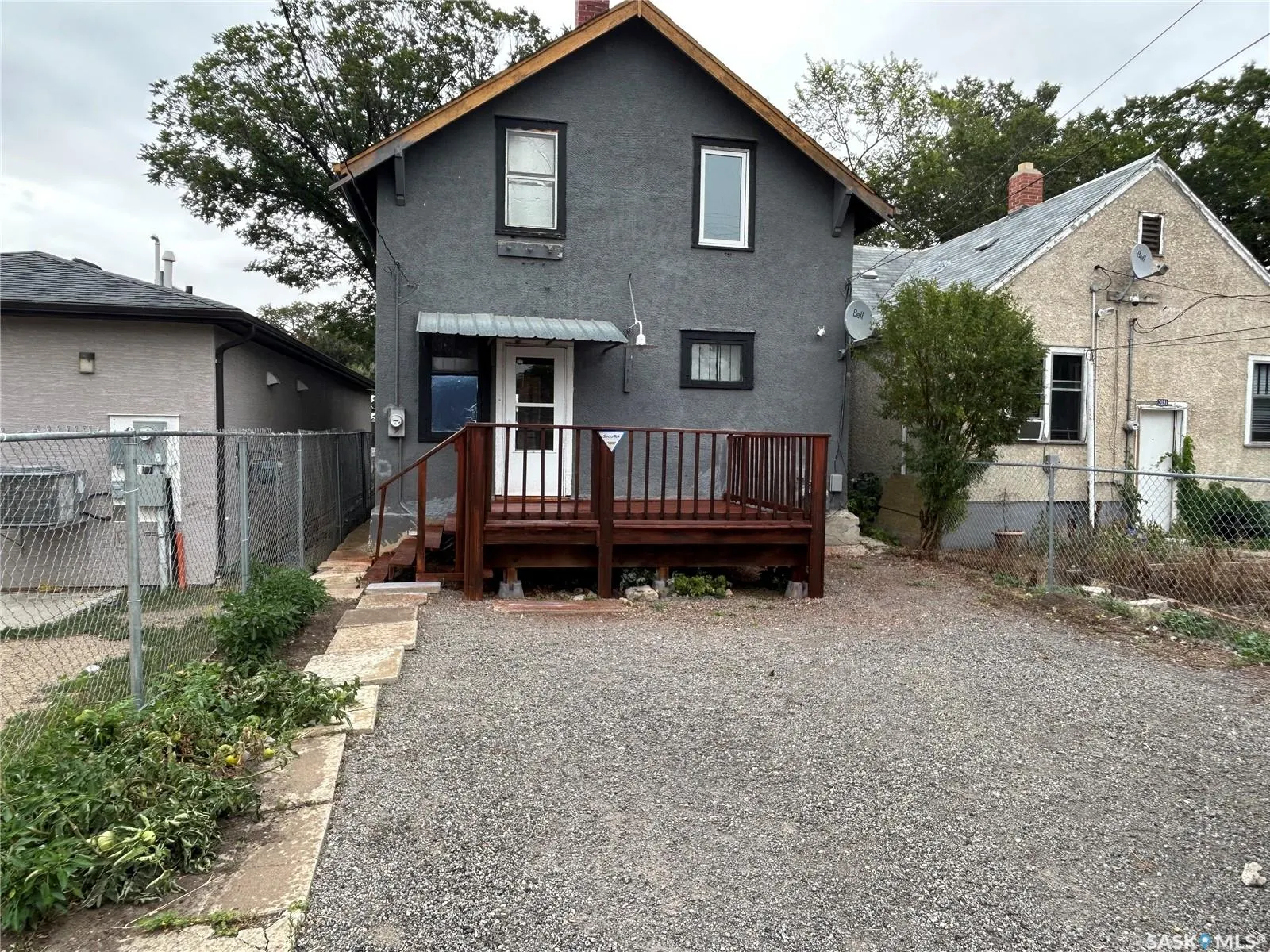 3033 Dewdney AVENUE