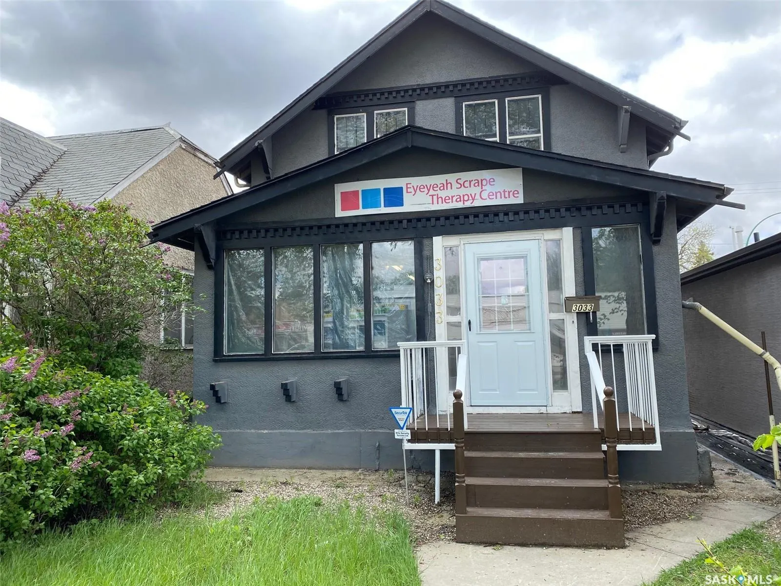 3033 Dewdney AVENUE