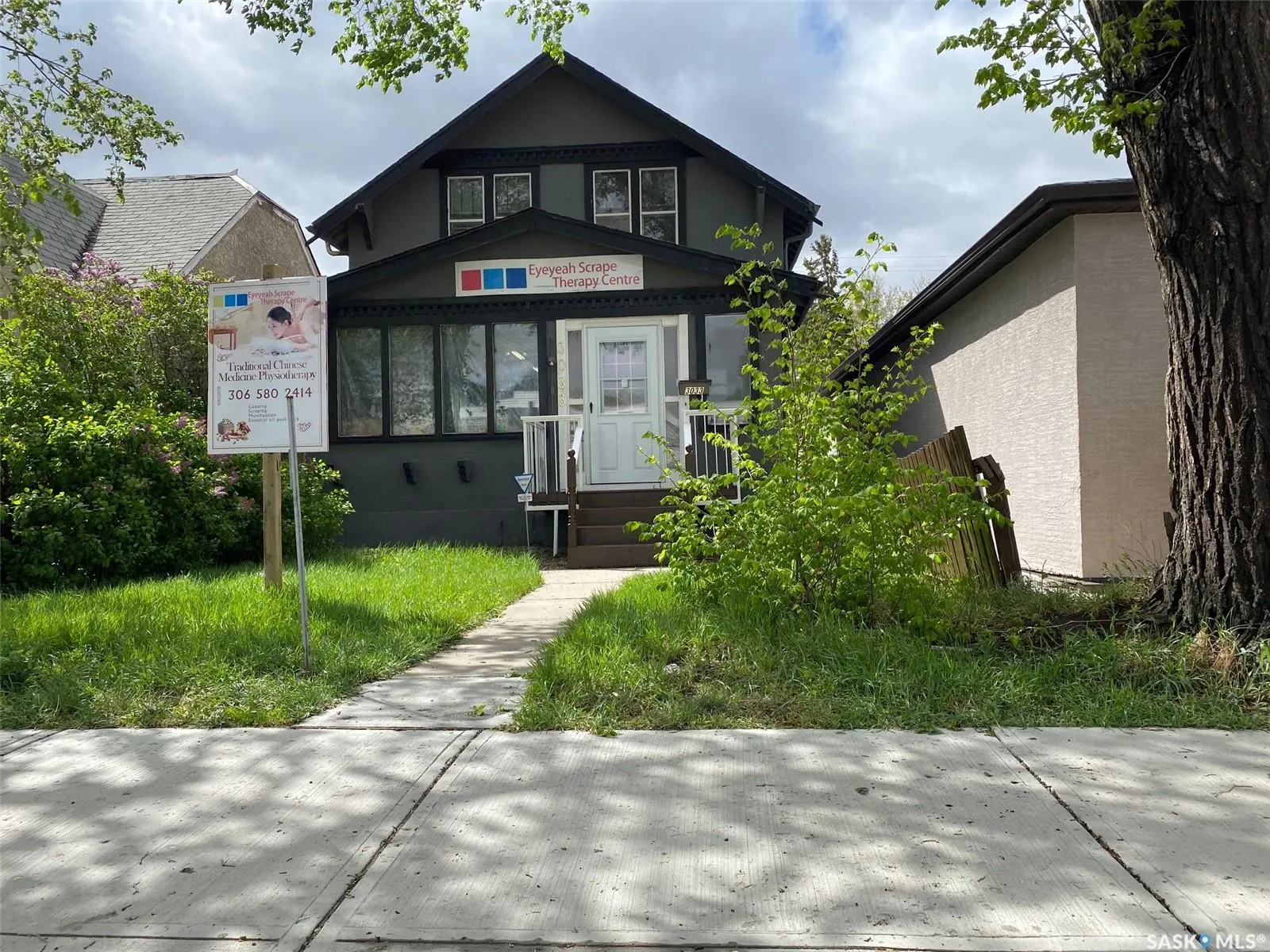 3033 Dewdney AVENUE