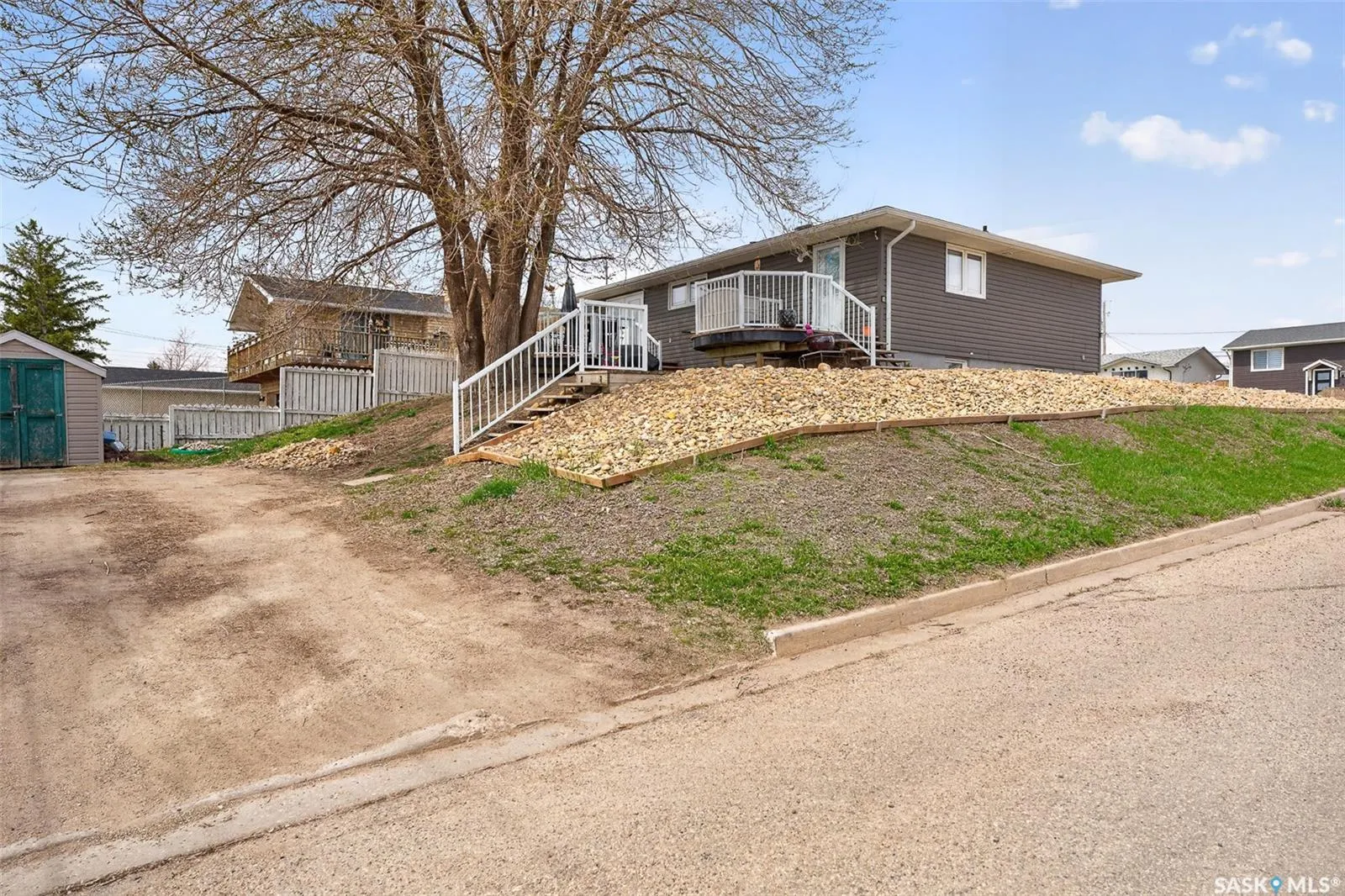 1303 Athabasca STREET W