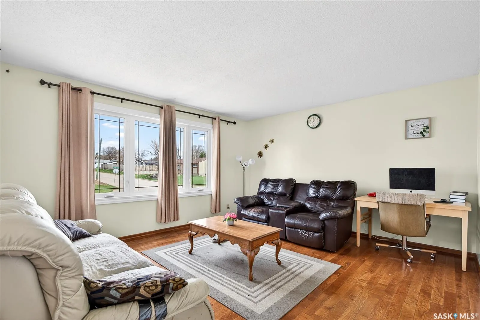 1303 Athabasca STREET W
