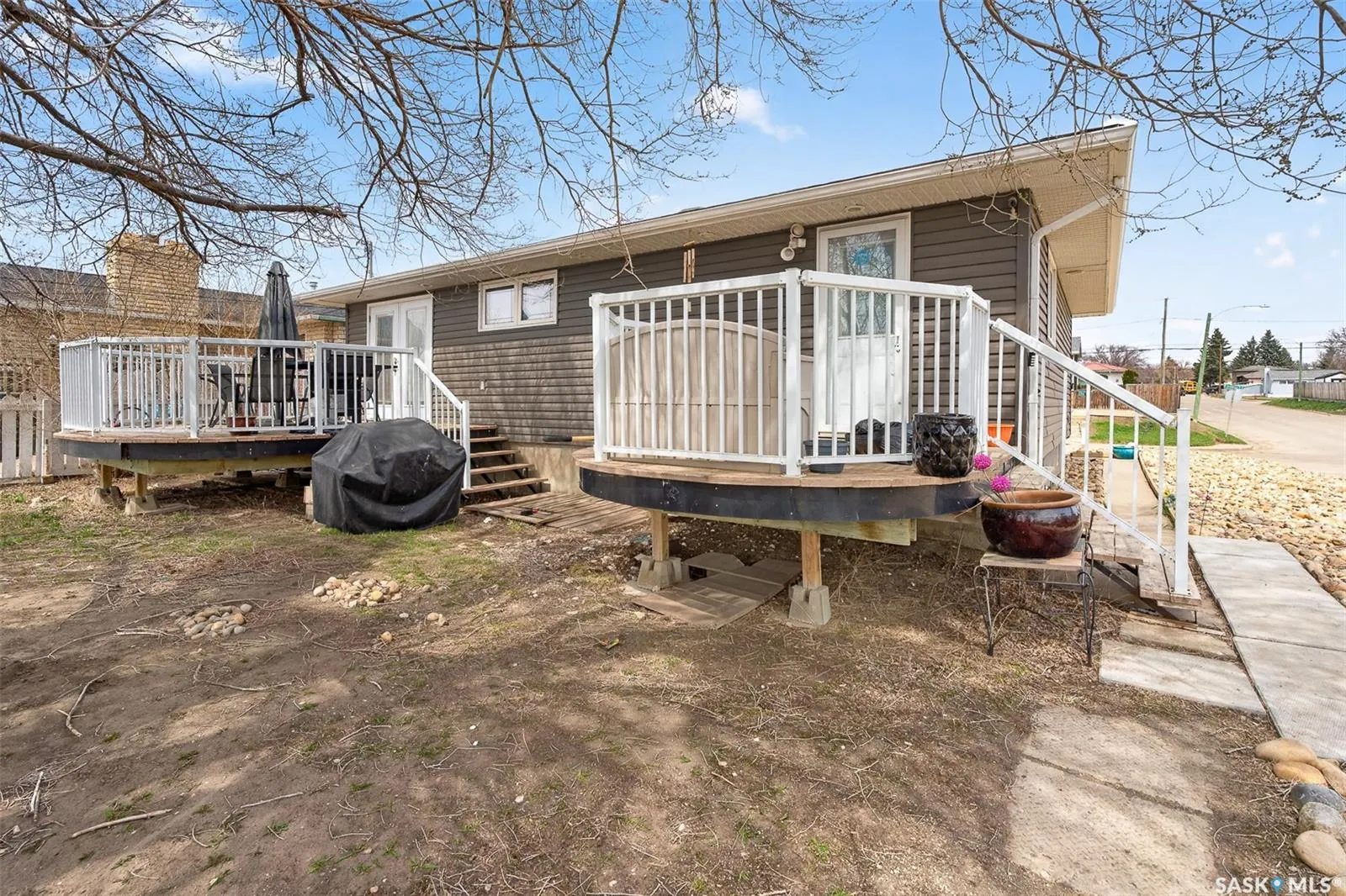 1303 Athabasca STREET W