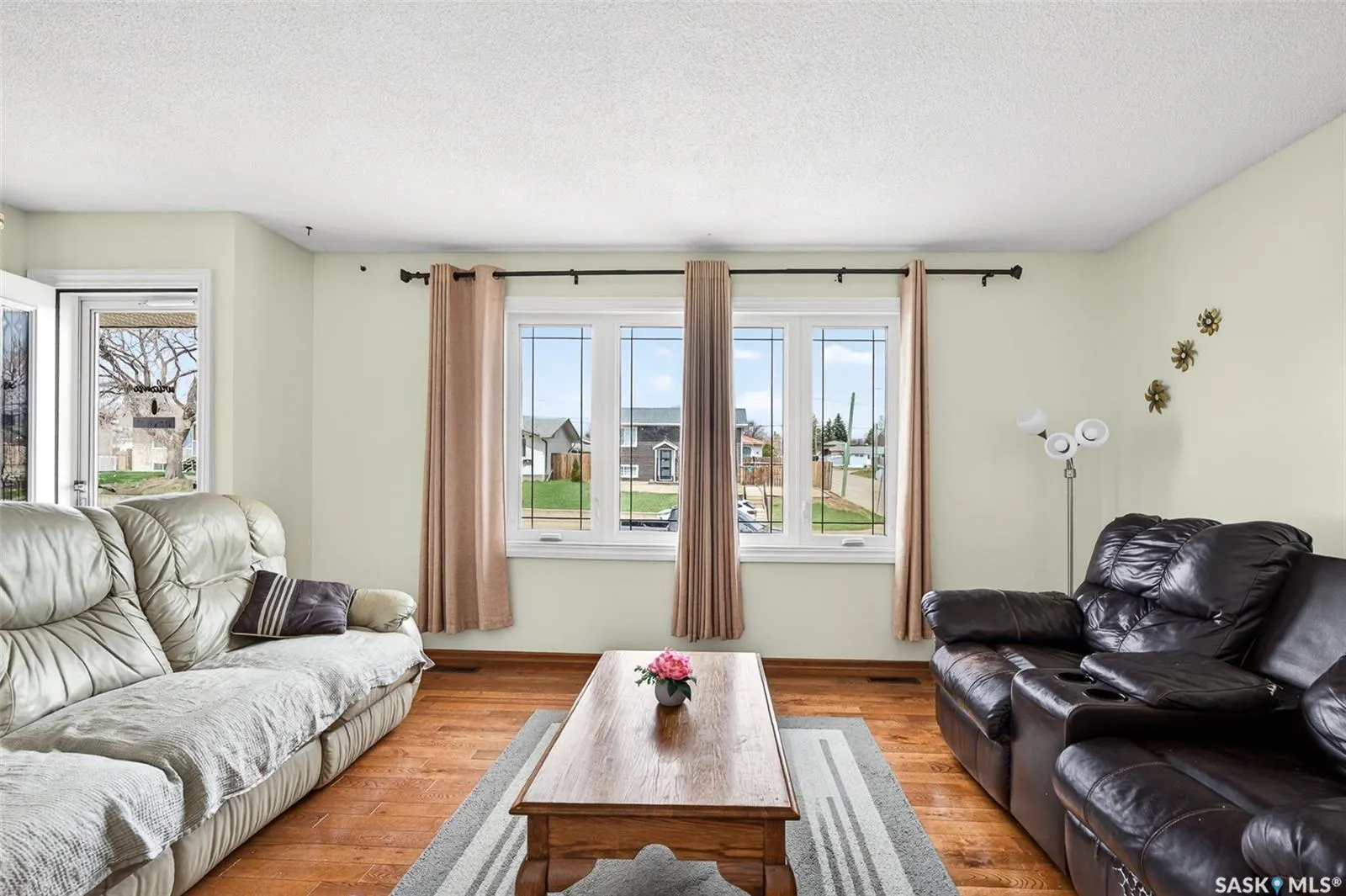 1303 Athabasca STREET W