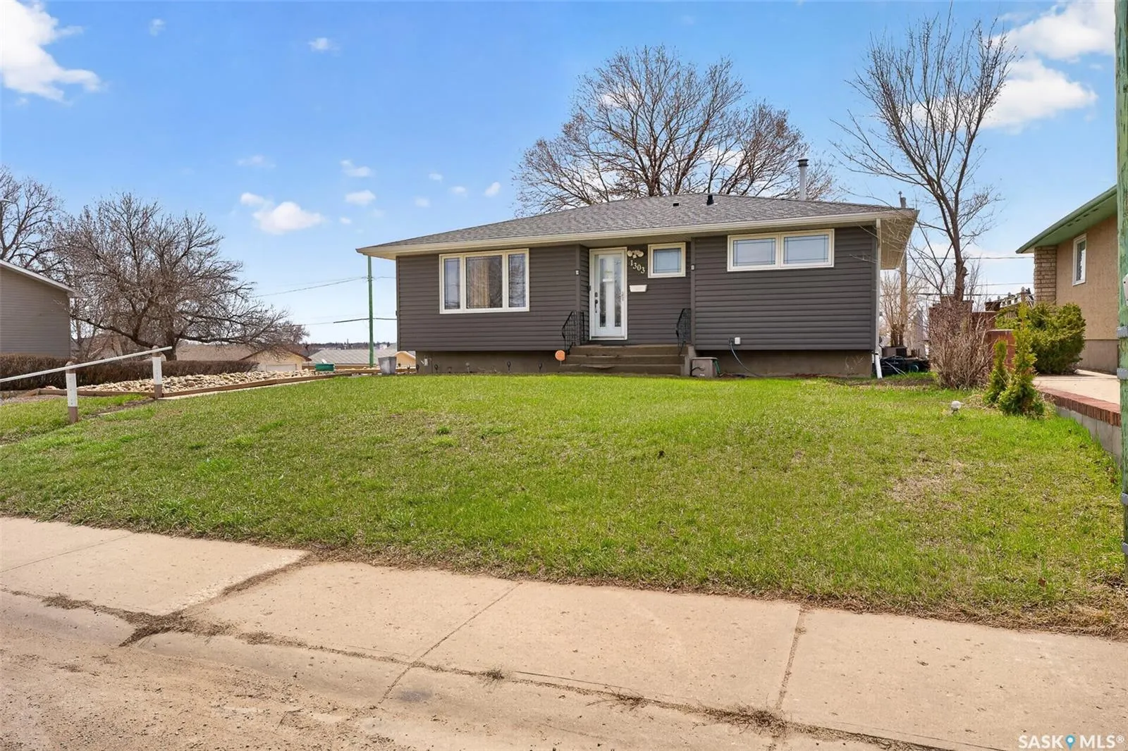 1303 Athabasca STREET W