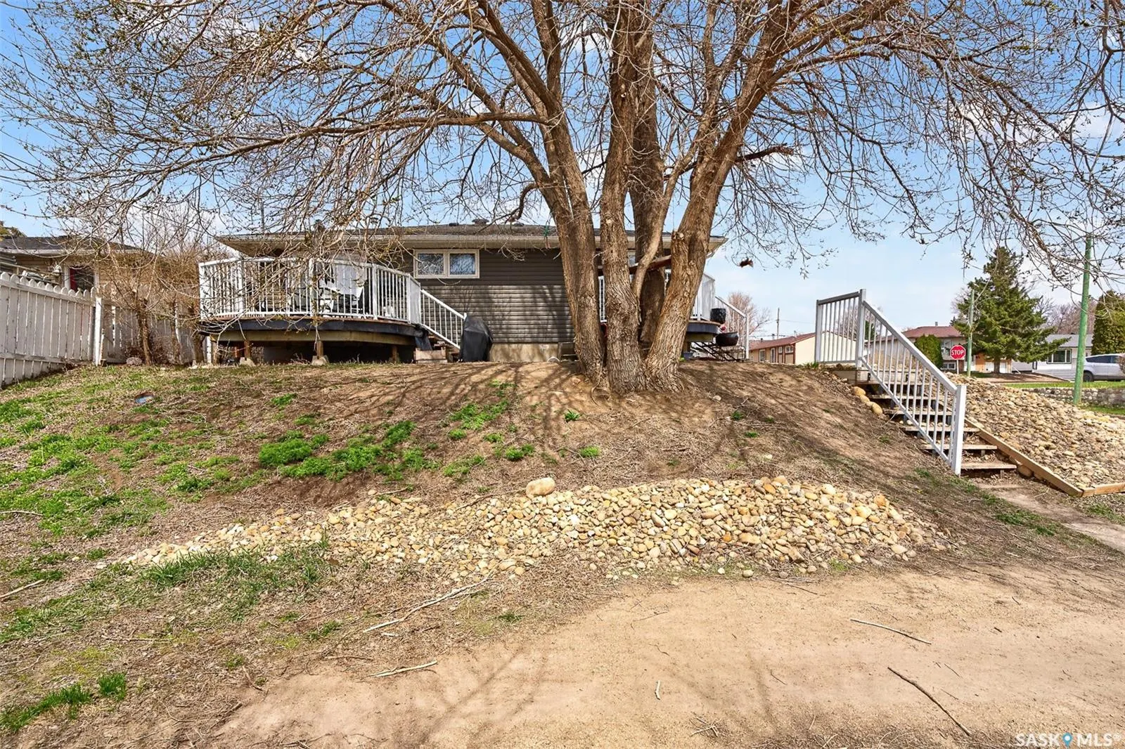 1303 Athabasca STREET W
