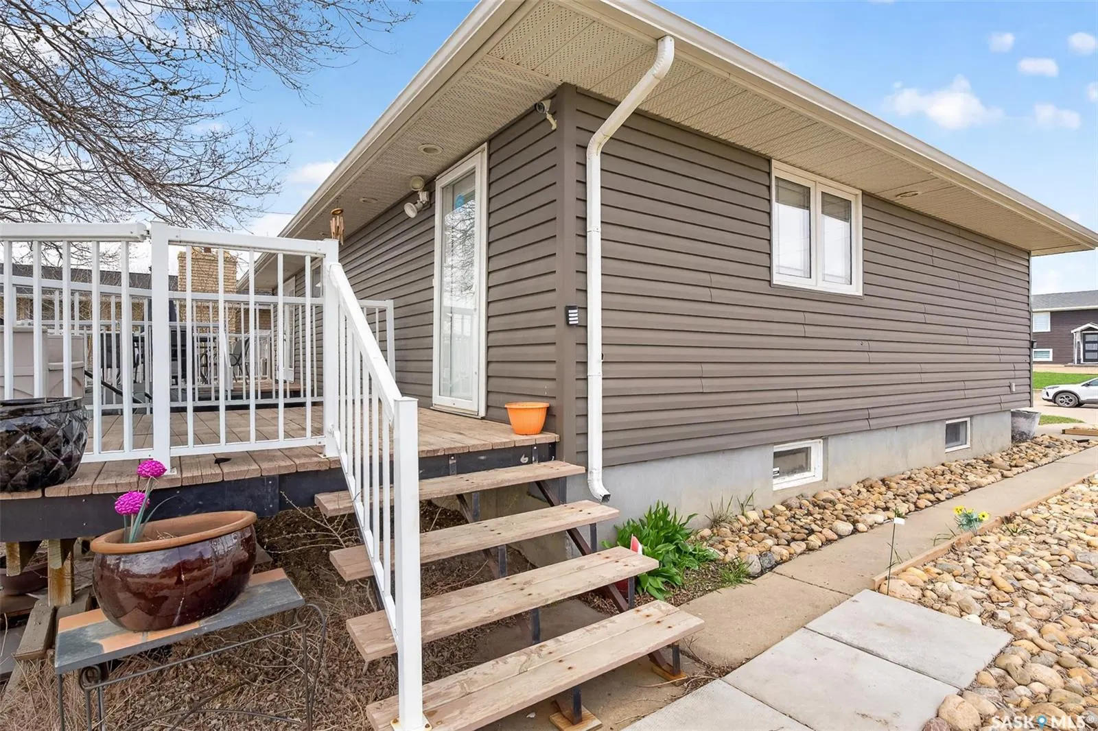 1303 Athabasca STREET W