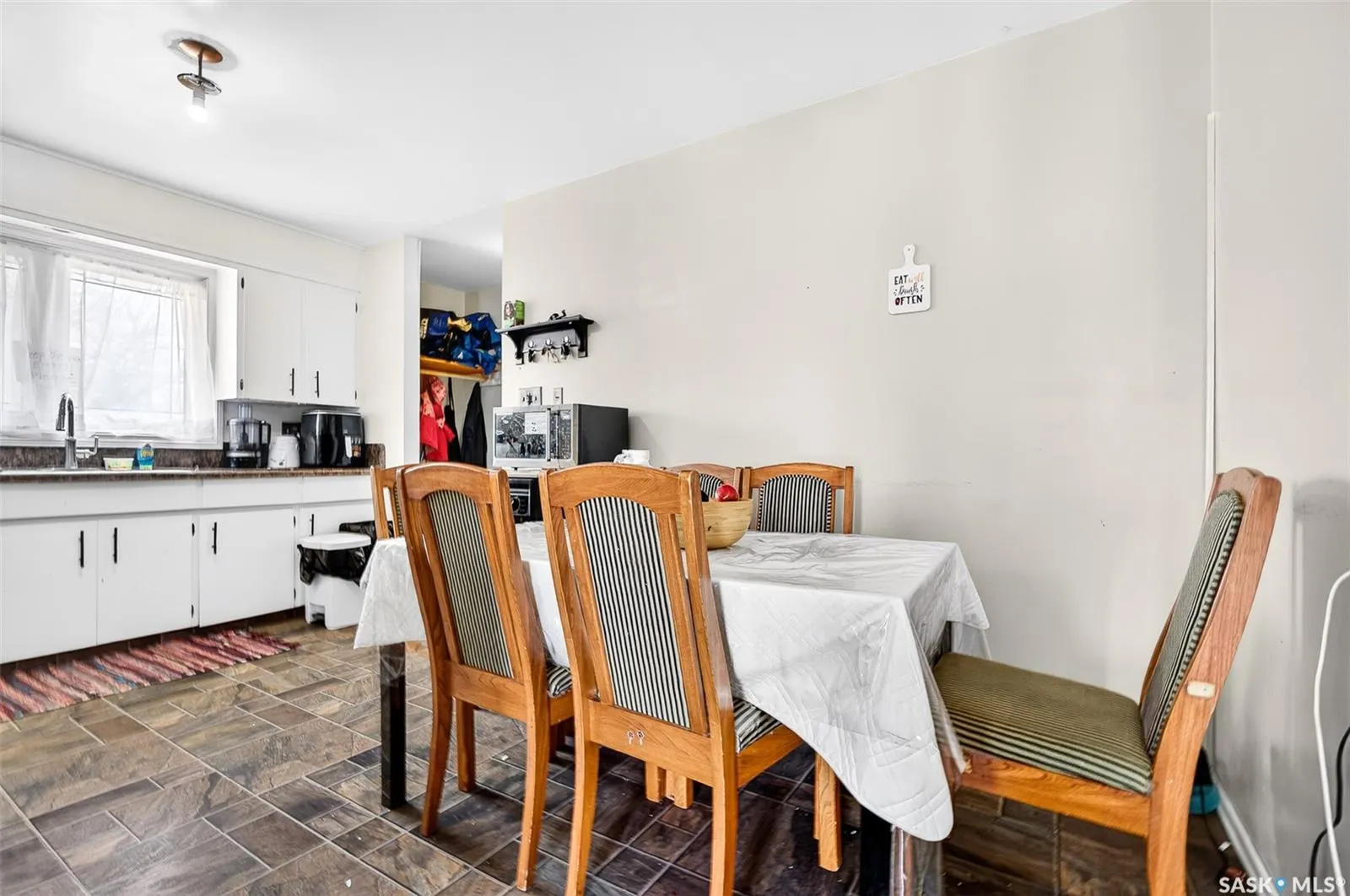 1303 Athabasca STREET W