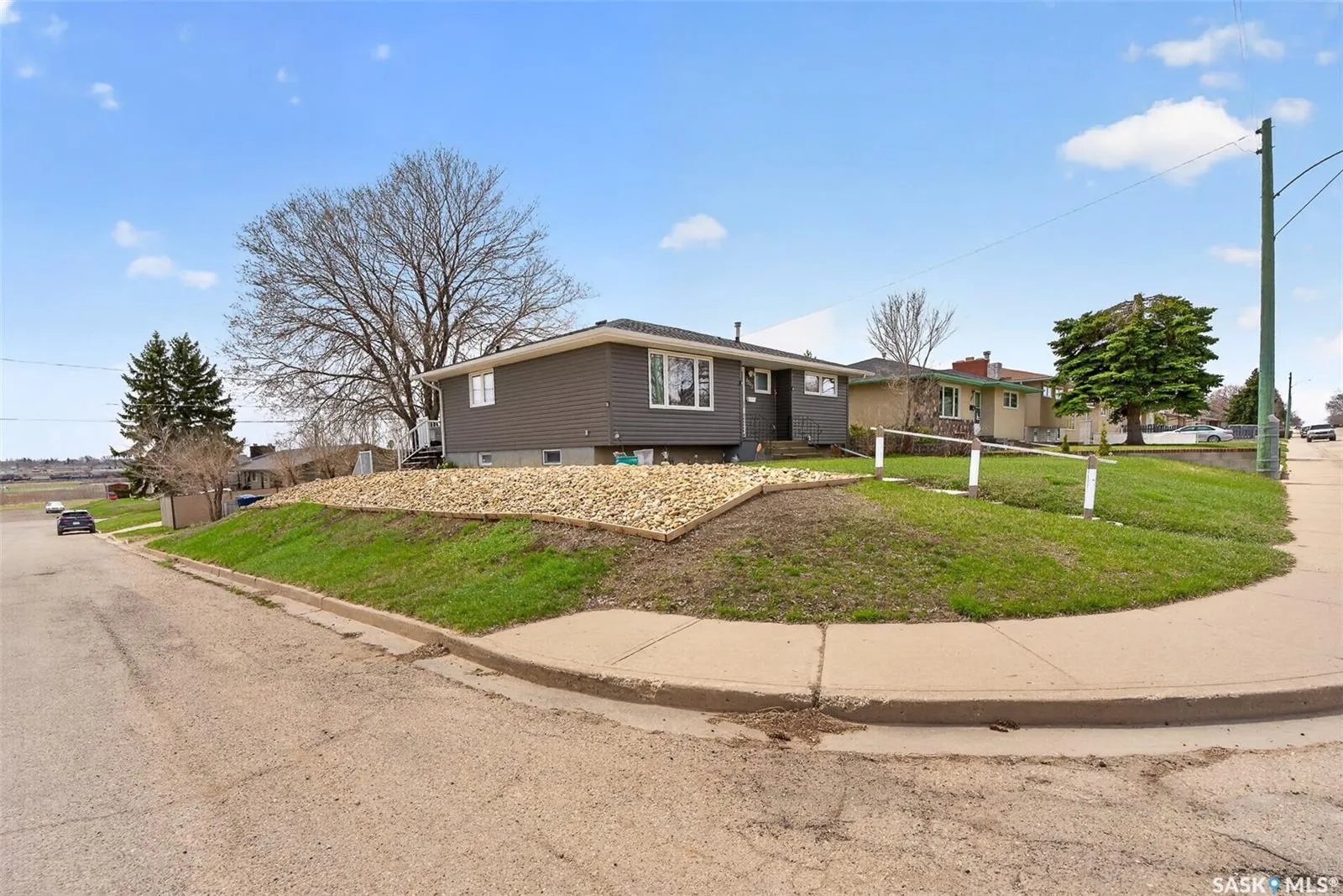 1303 Athabasca STREET W