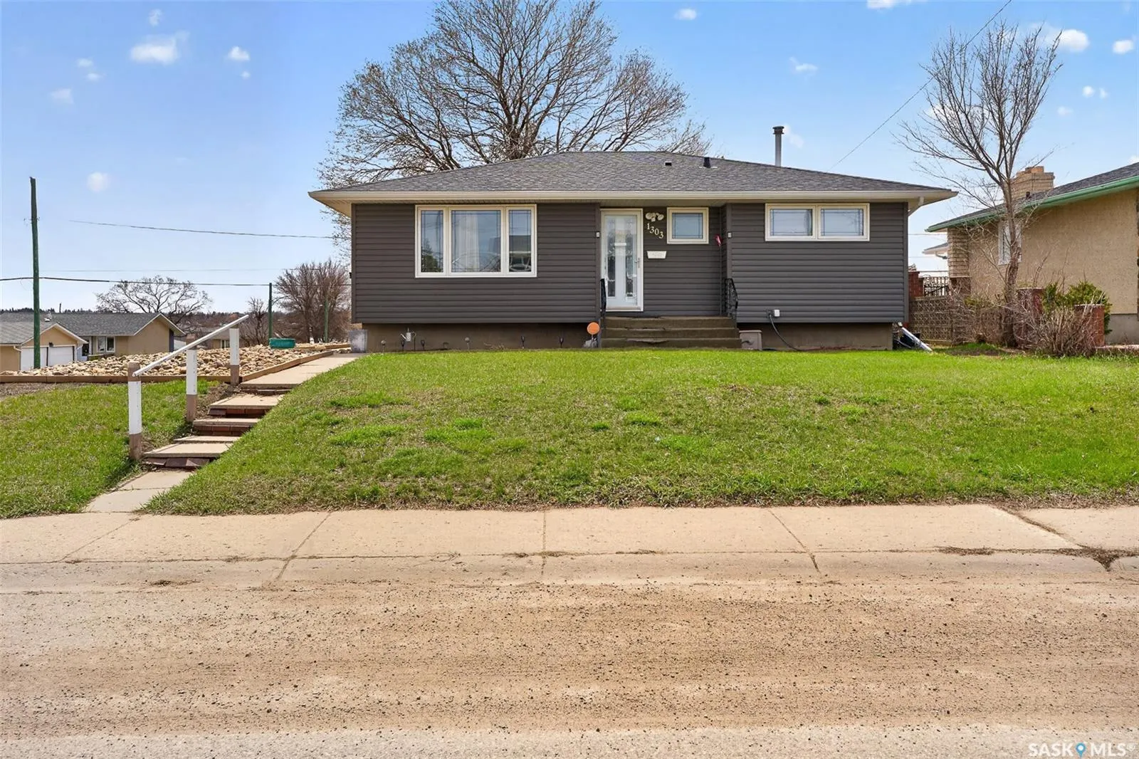 1303 Athabasca STREET W