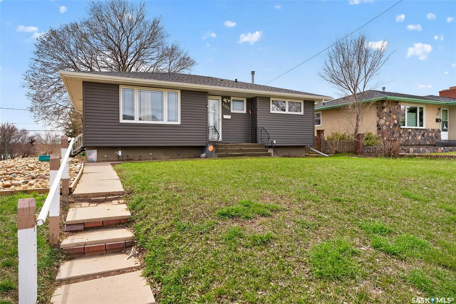 1303 Athabasca STREET W