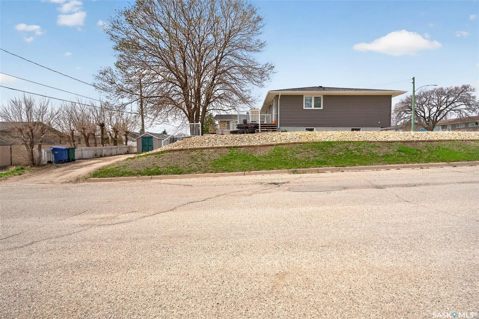 1303 Athabasca STREET W