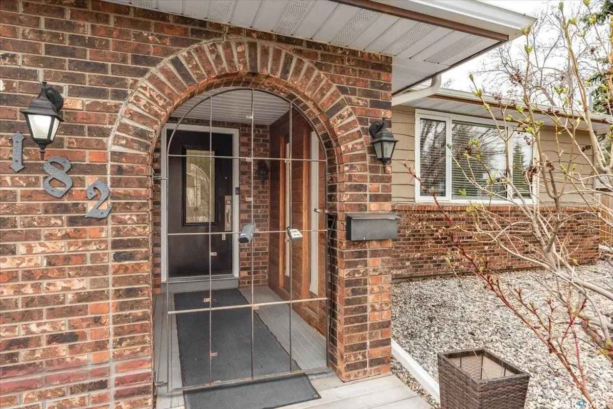 182 Lincoln DRIVE