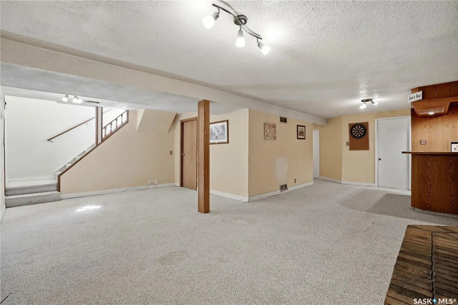 1009 Corman CRESCENT