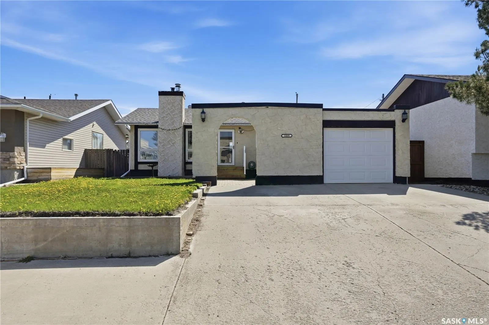 1009 Corman CRESCENT