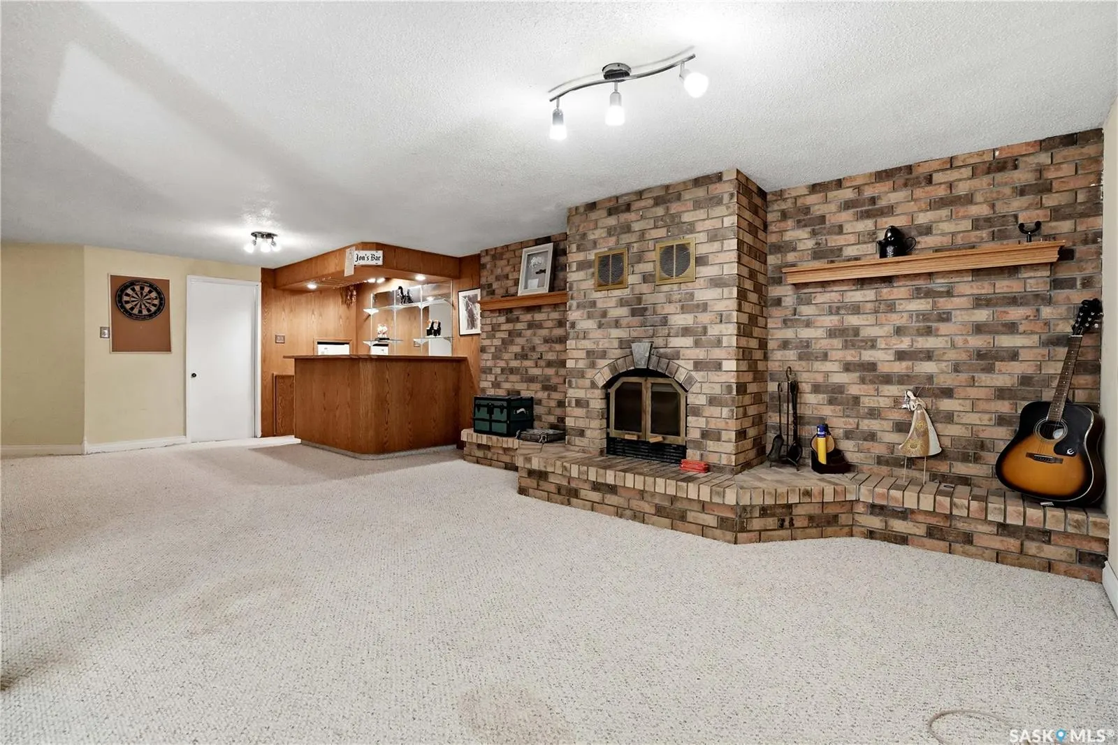 1009 Corman CRESCENT