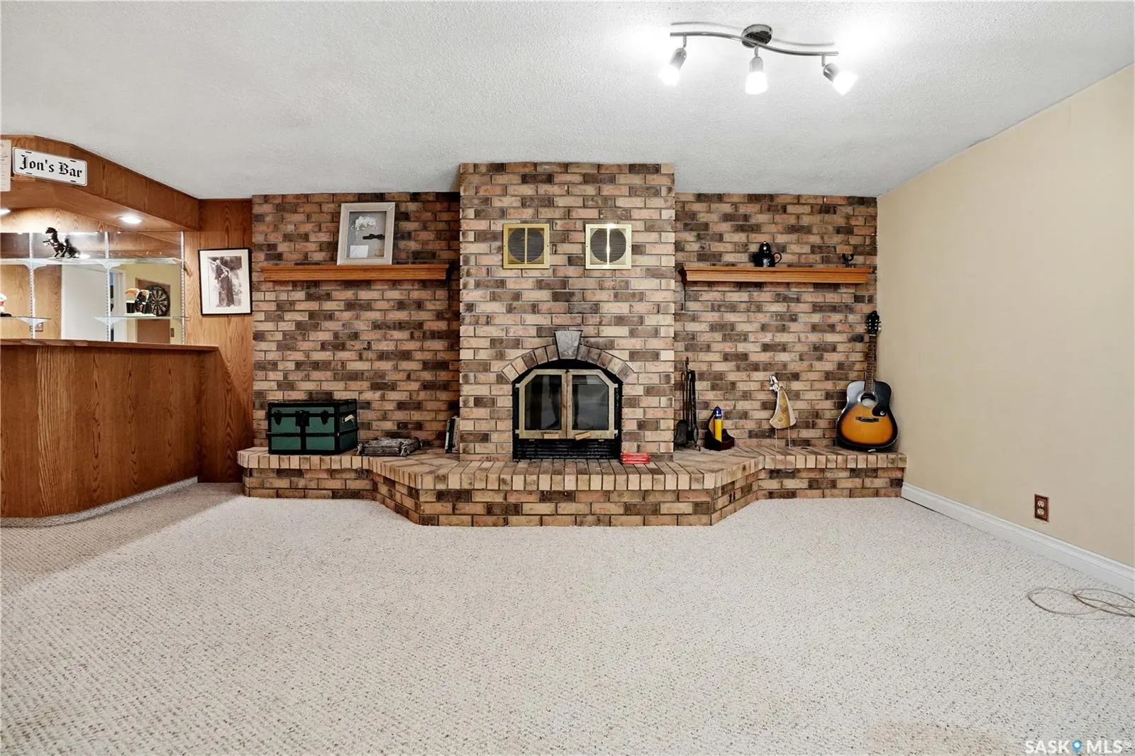 1009 Corman CRESCENT