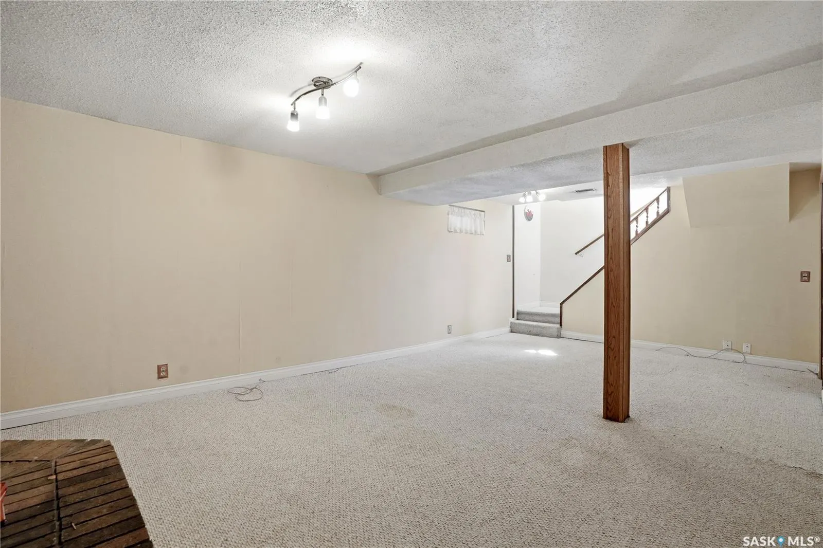 1009 Corman CRESCENT