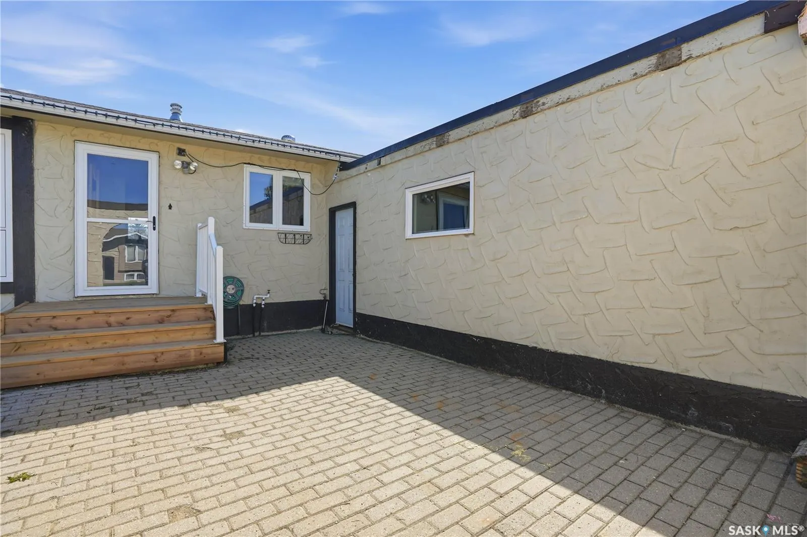1009 Corman CRESCENT