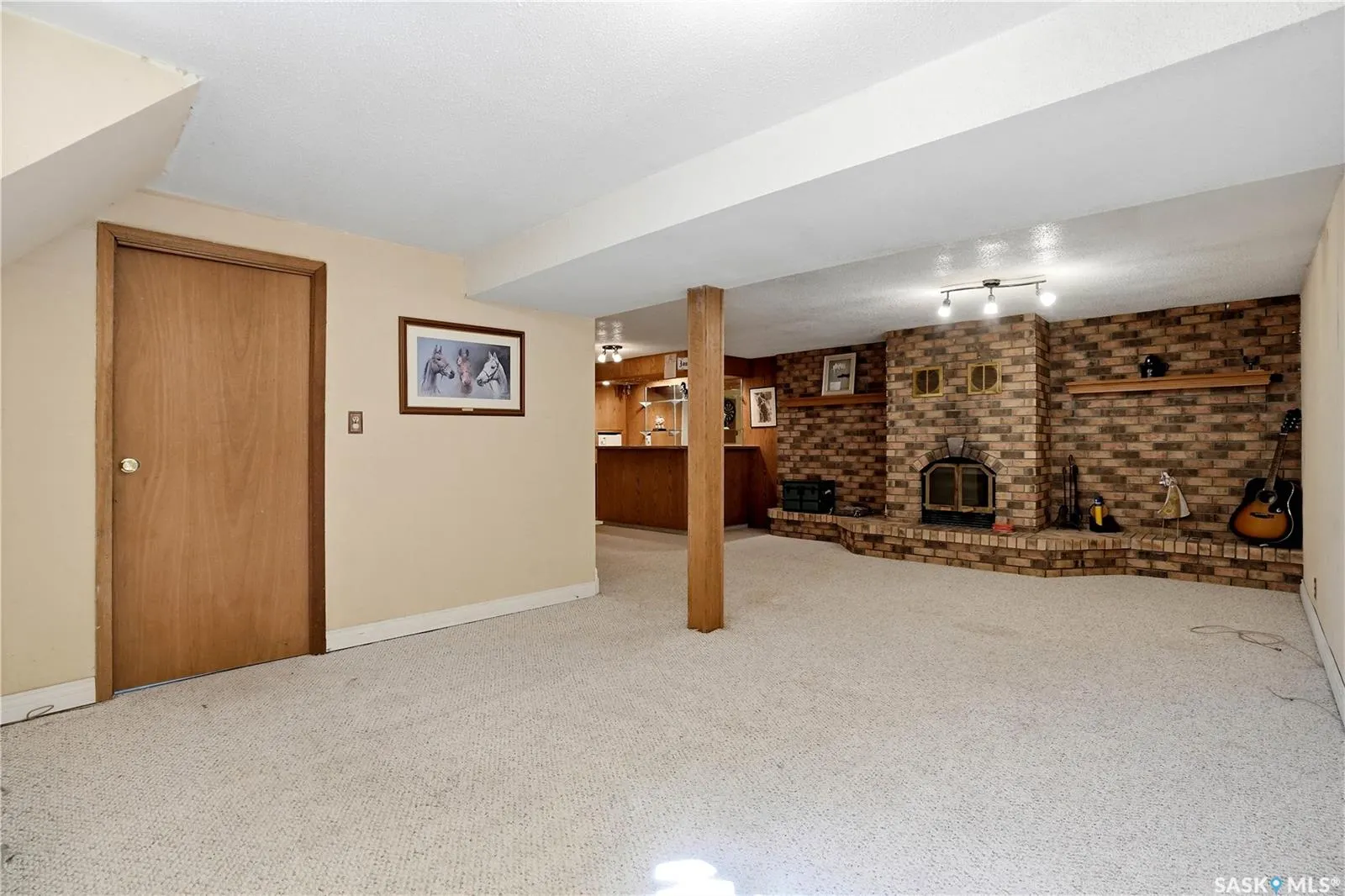 1009 Corman CRESCENT