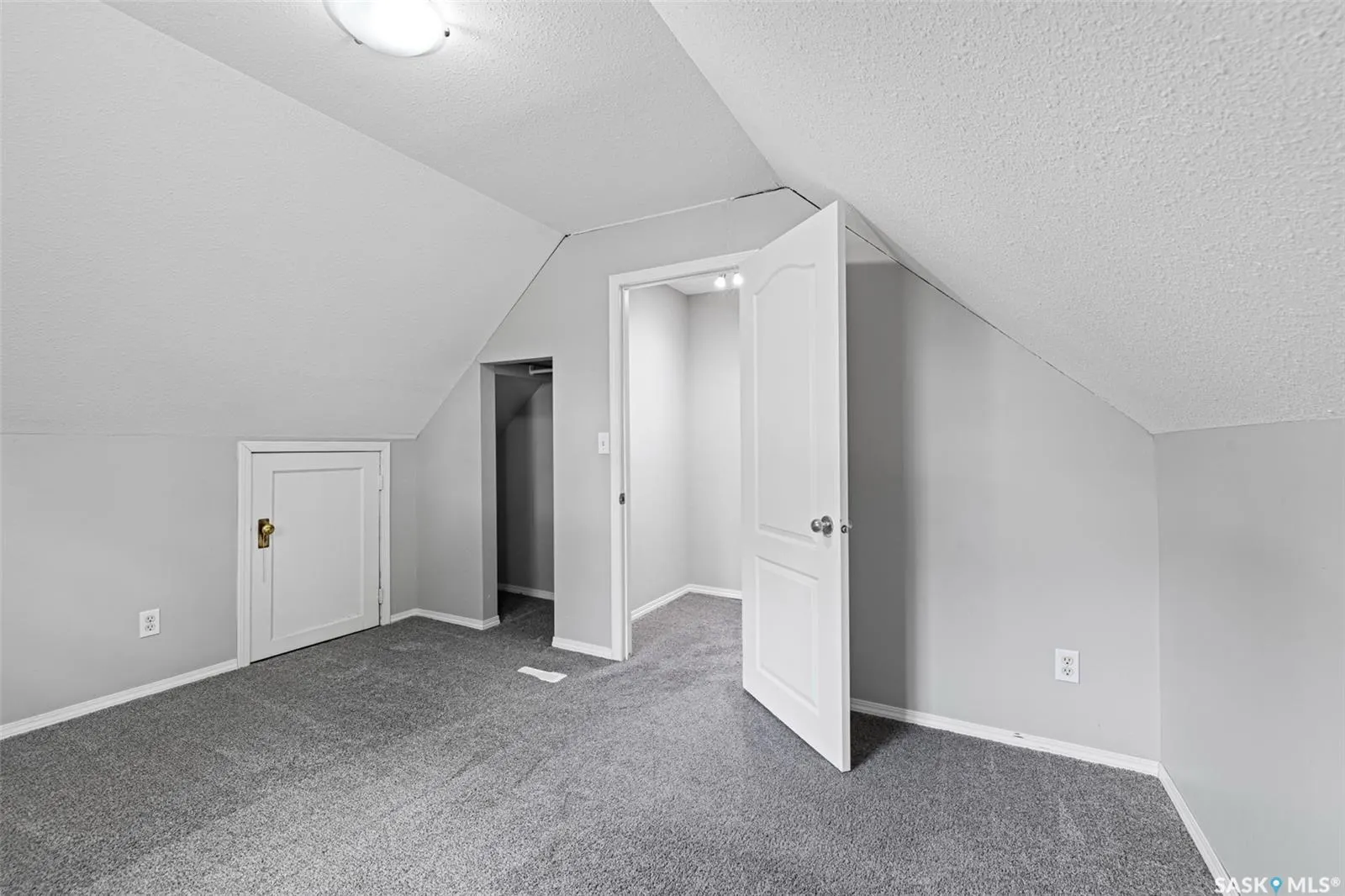 33 Merritt CRESCENT