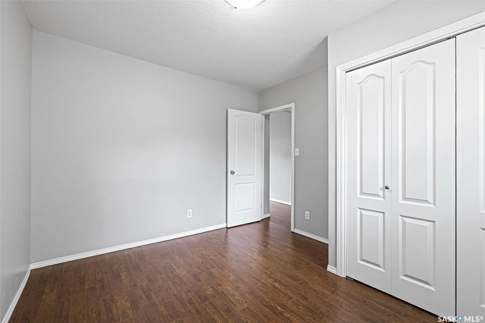 33 Merritt CRESCENT