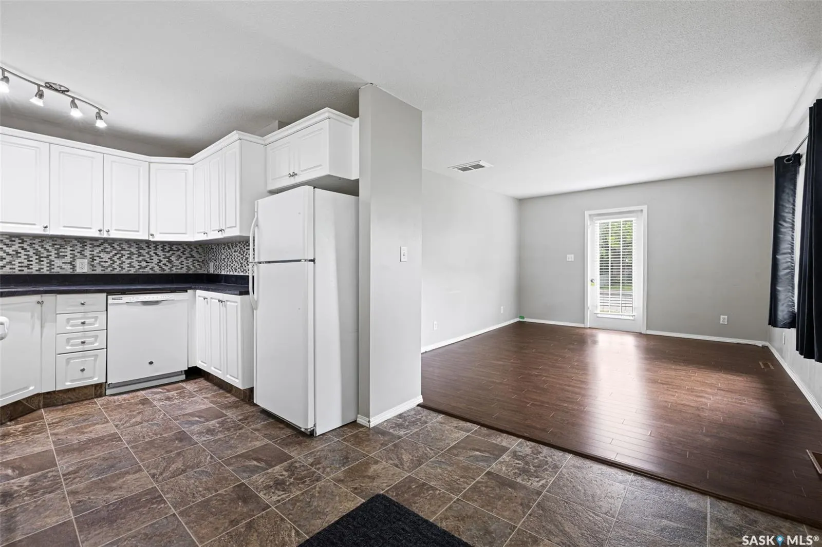 33 Merritt CRESCENT