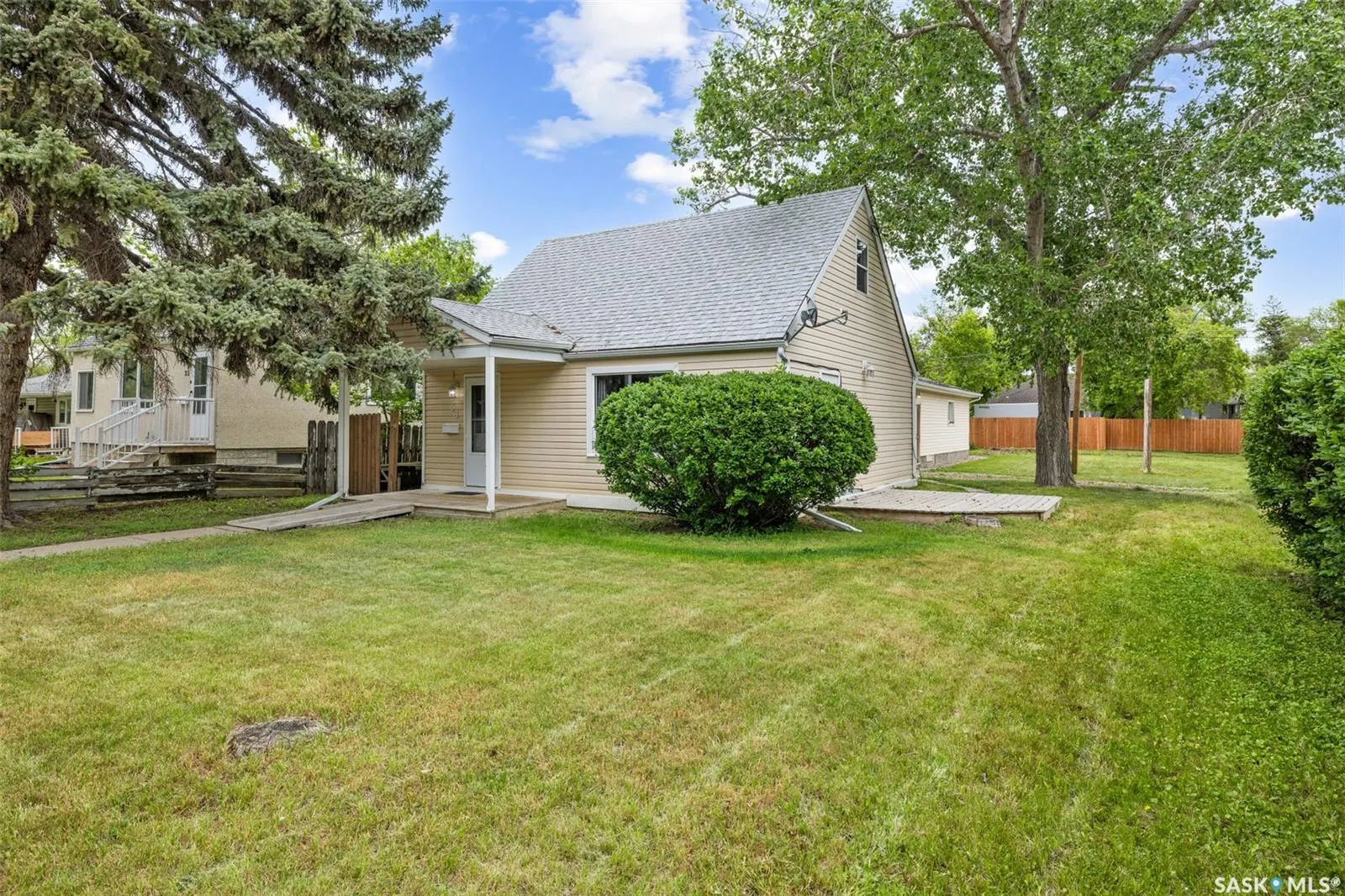 33 Merritt CRESCENT