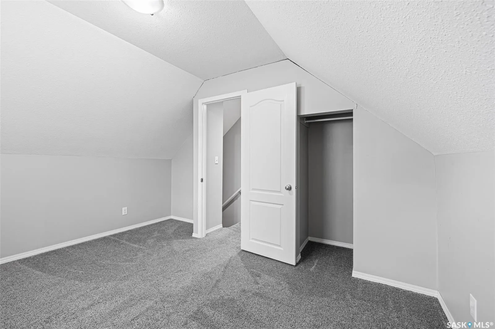 33 Merritt CRESCENT