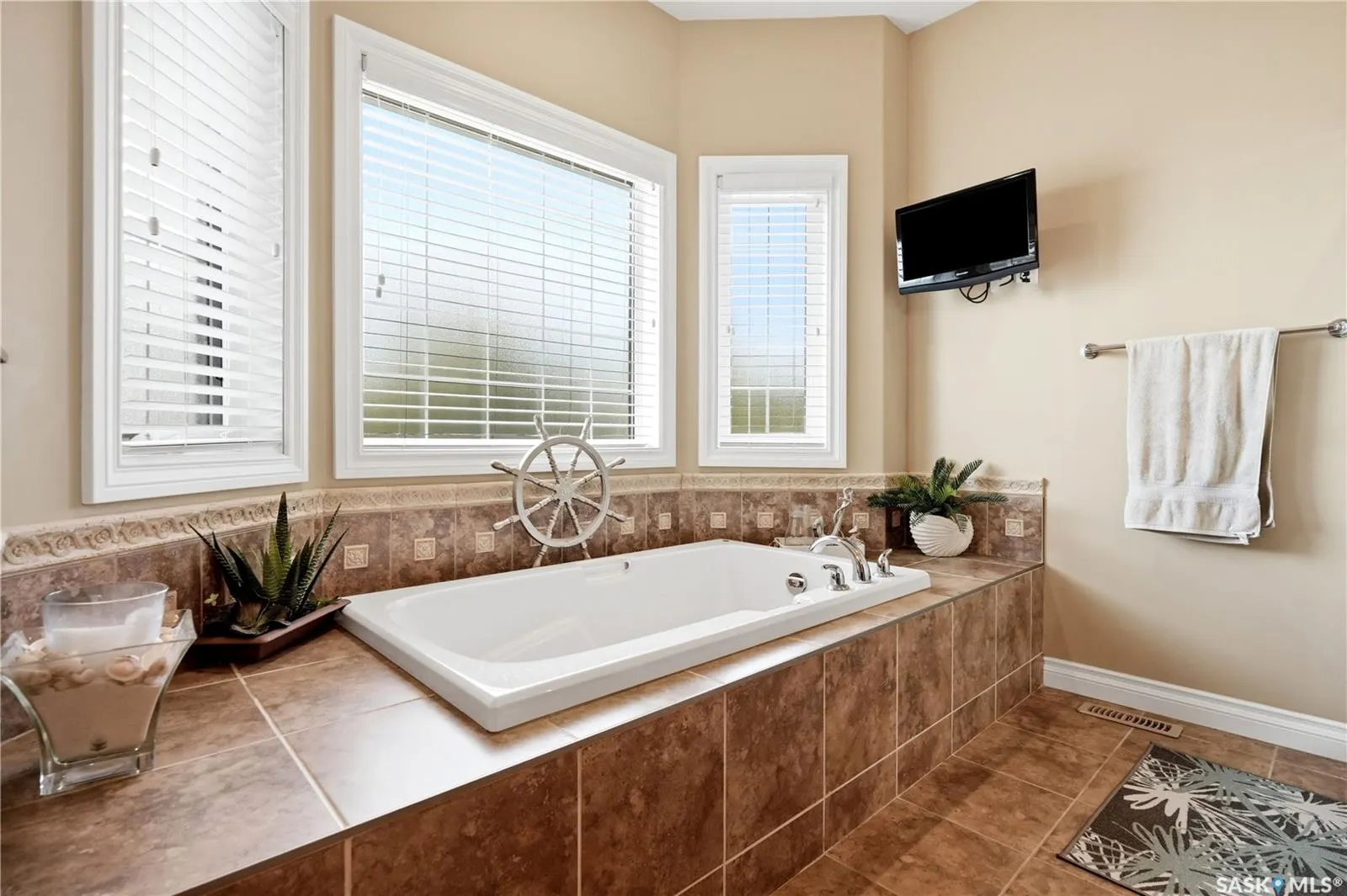 4501 Bergamot BAY E