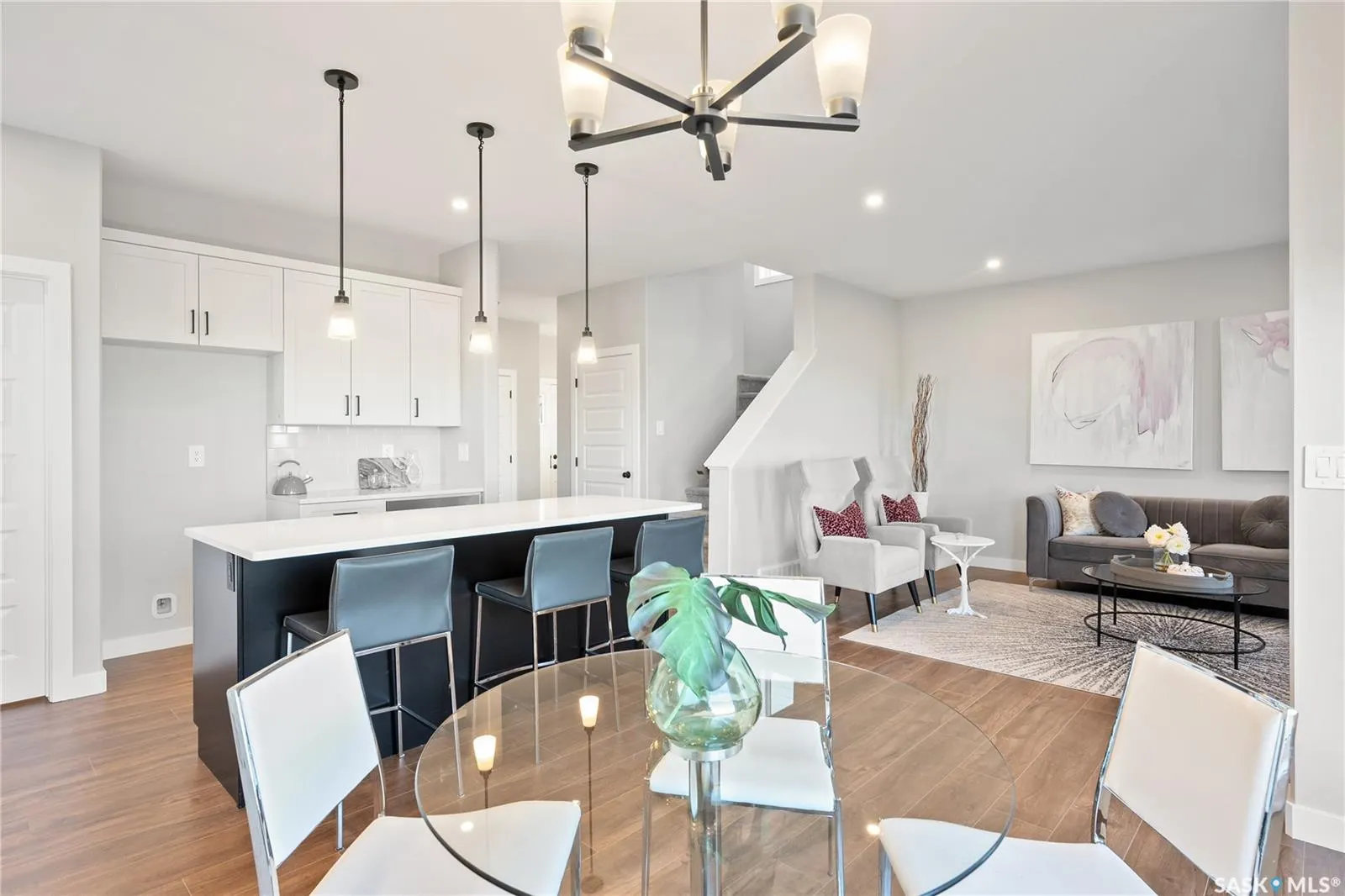10 Vancouver CRESCENT