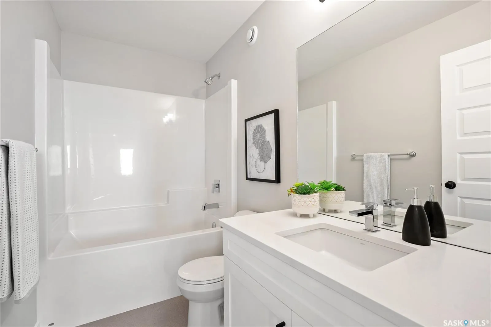 10 Vancouver CRESCENT