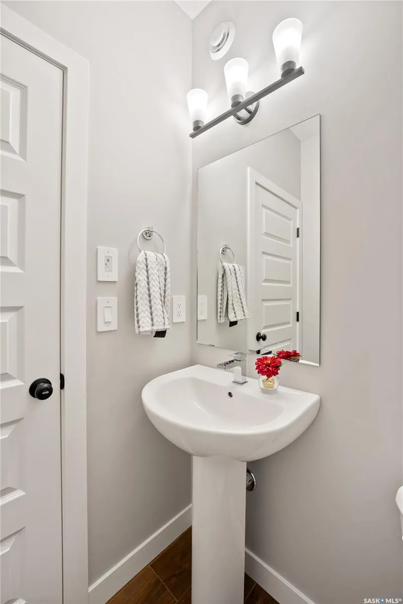 10 Vancouver CRESCENT