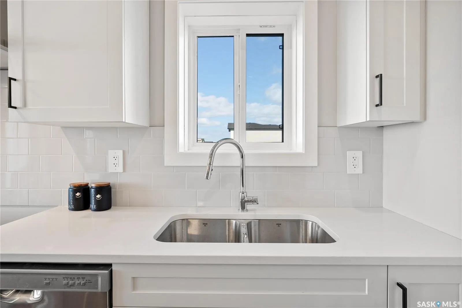 10 Vancouver CRESCENT