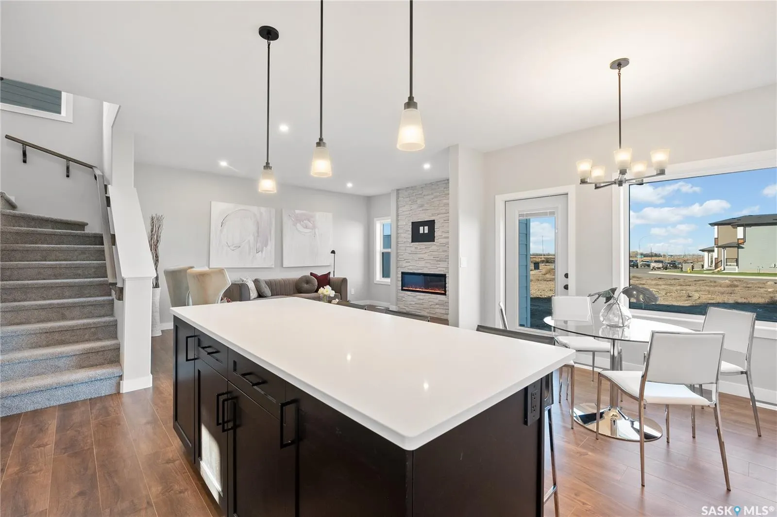 10 Vancouver CRESCENT