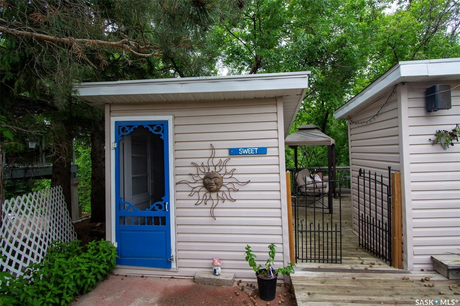 106 Nicoll AVENUE