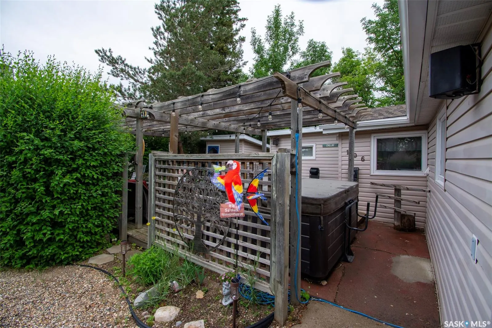 106 Nicoll AVENUE