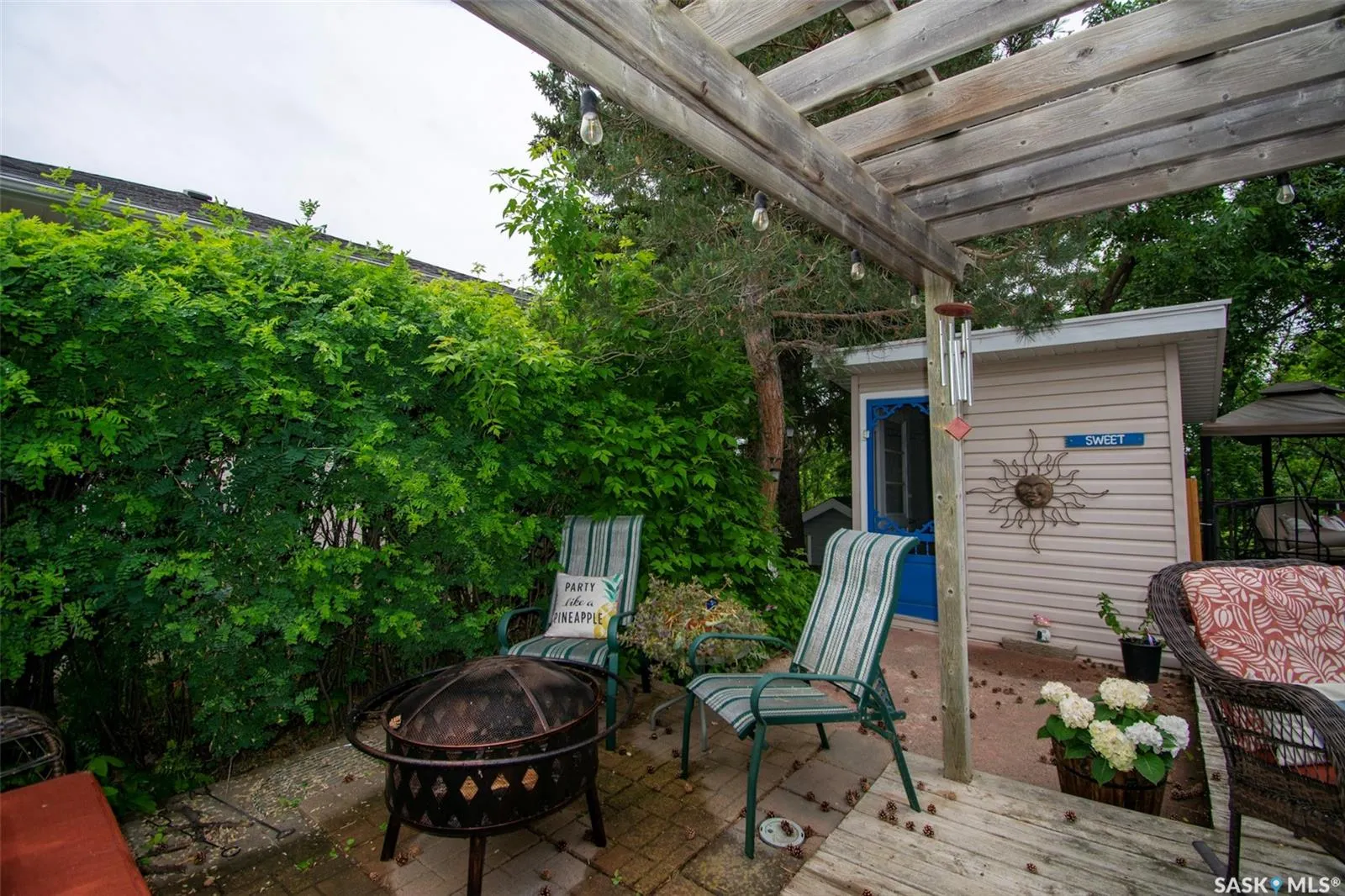 106 Nicoll AVENUE