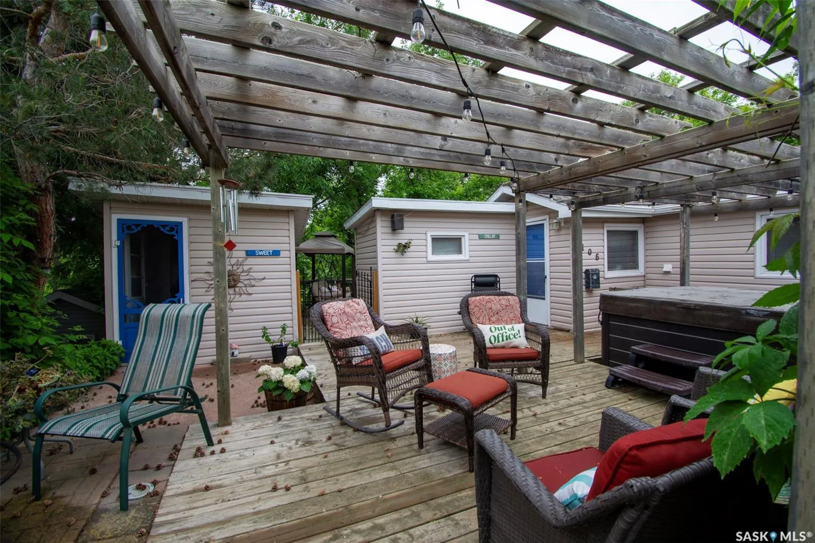 106 Nicoll AVENUE