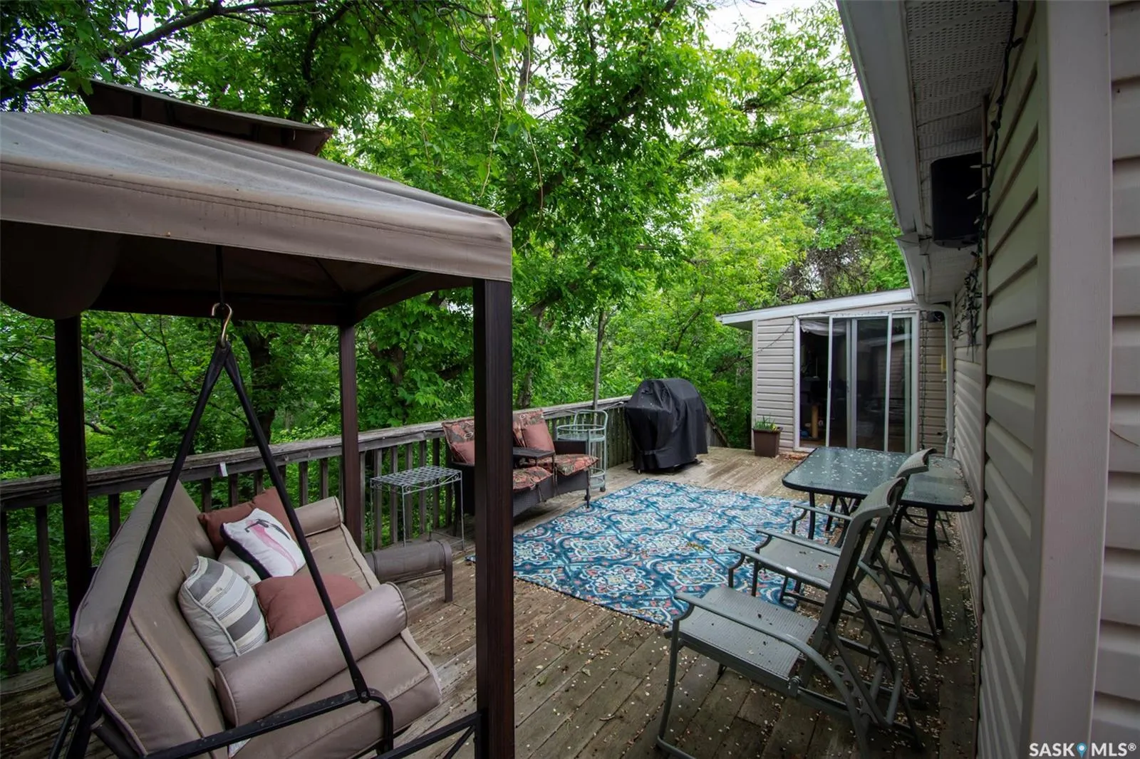 106 Nicoll AVENUE