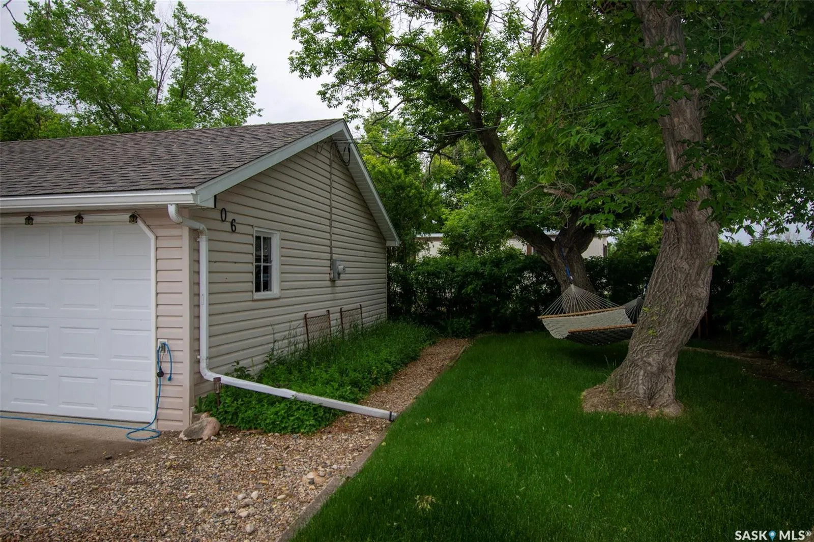 106 Nicoll AVENUE