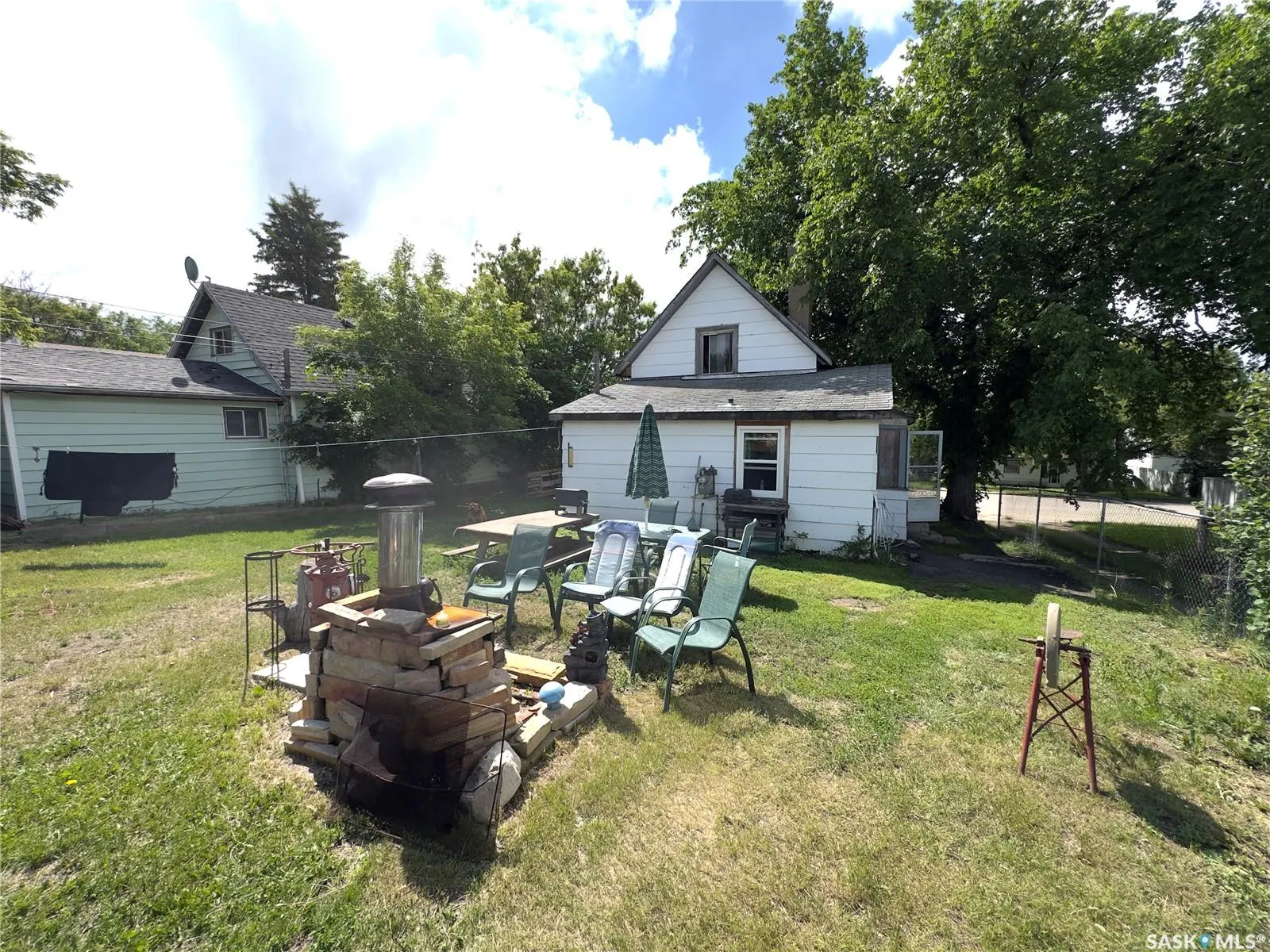 1010 Athabasca STREET E